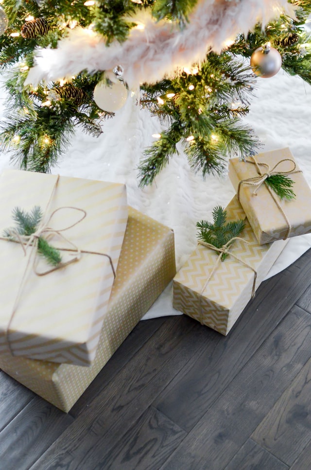 8 Tips To Simplify Your Holiday Shopping This Year