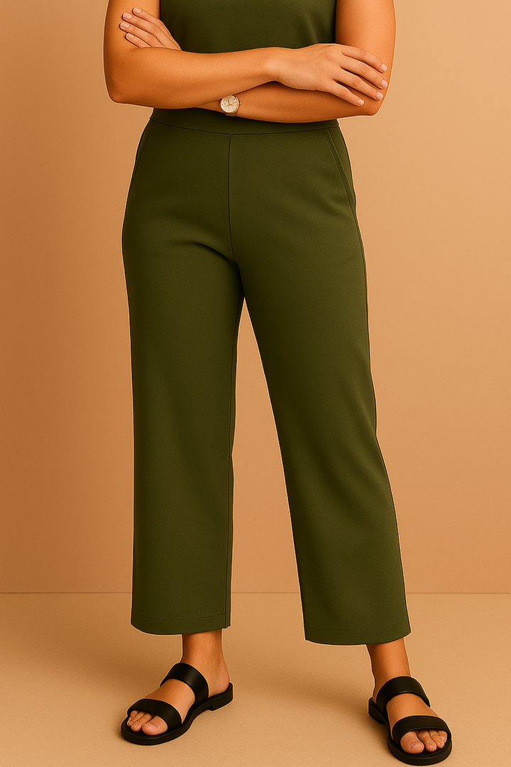 Essential Crop Pant